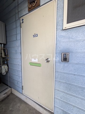 18/19 エントランス