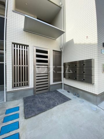 13/23 エントランス