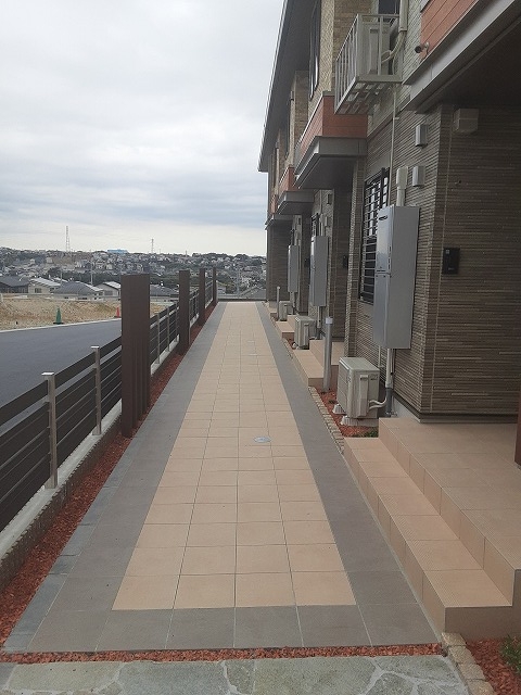 24/30 エントランス