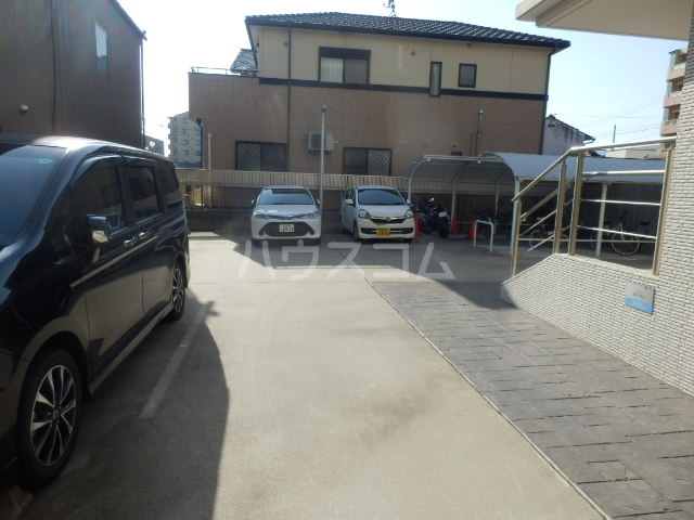 28/30 駐車場