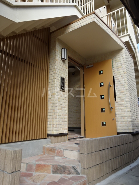 23/30 エントランス