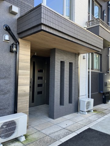 16/16 エントランス