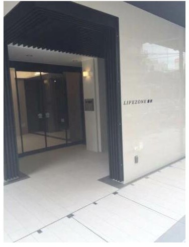 13/18 エントランス