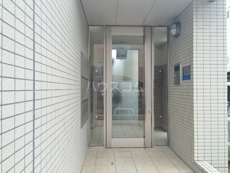 26/30 エントランス