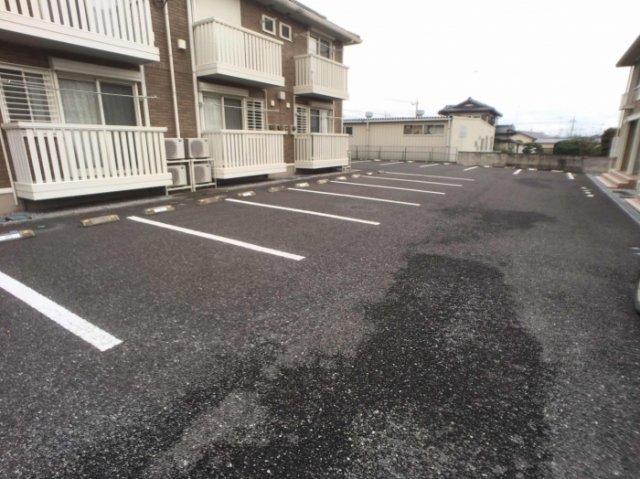 23/30 駐車場