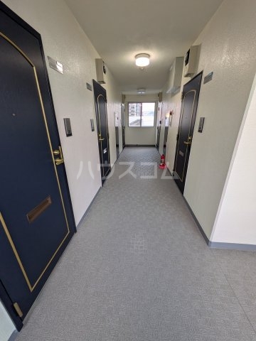 25/30 エントランス