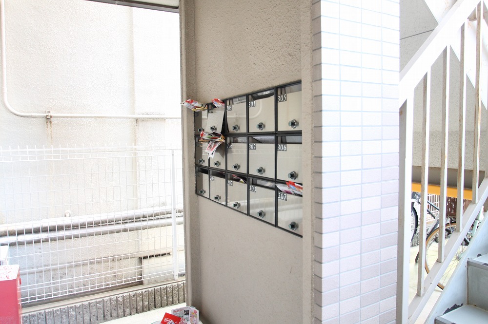 23/30 エントランス