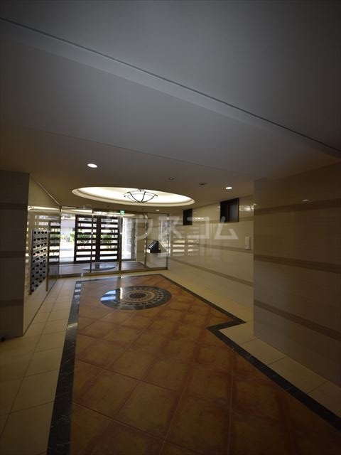 18/27 エントランス