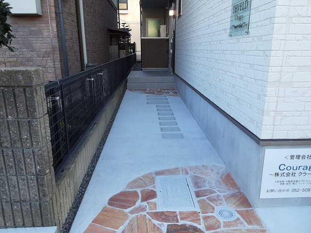 21/29 エントランス