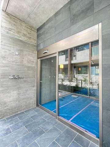 28/30 エントランス