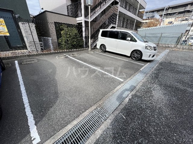23/30 駐車場