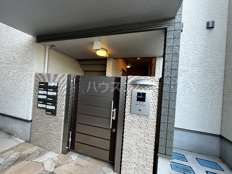 25/30 エントランス