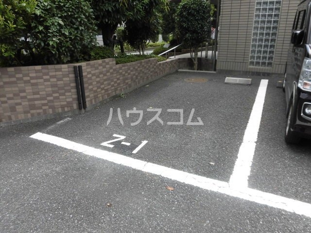 27/30 駐車場