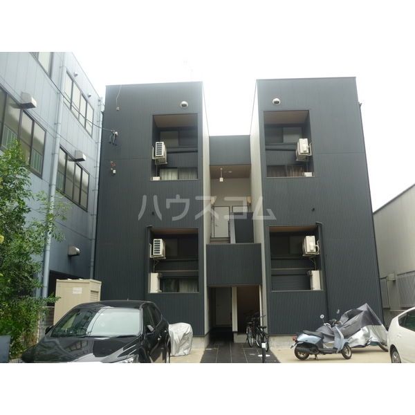 13/18 エントランス