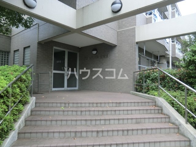 18/28 エントランス