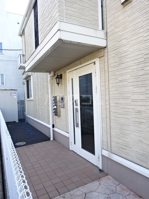 20/23 エントランス