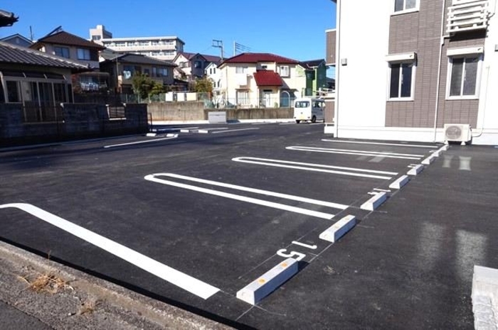 18/28 駐車場