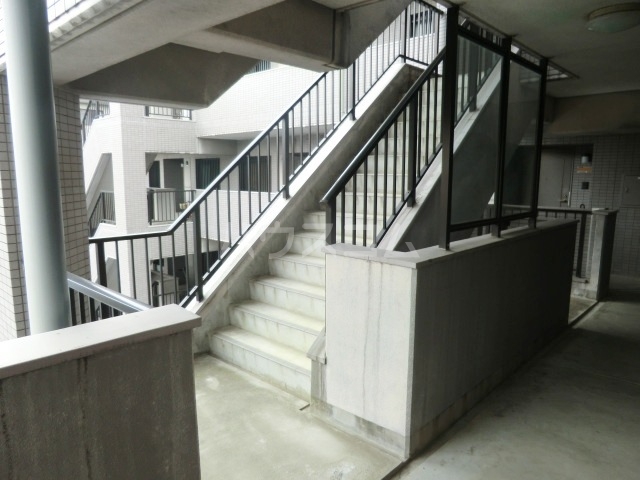 22/30 エントランス