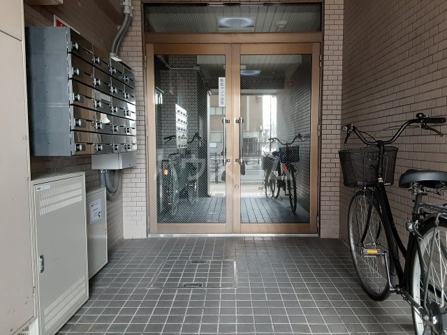 18/24 エントランス