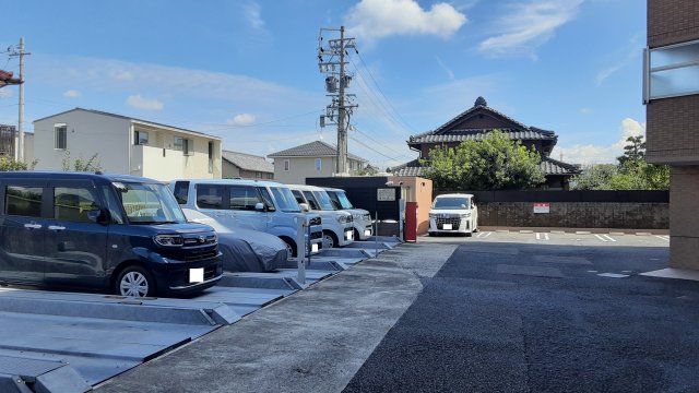 28/30 駐車場