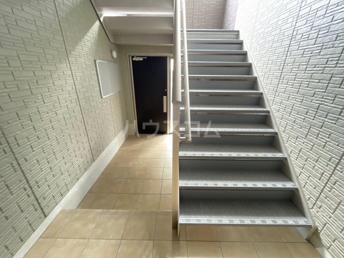 19/25 エントランス