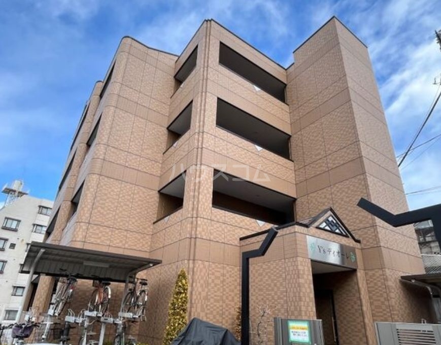 25/30 エントランス