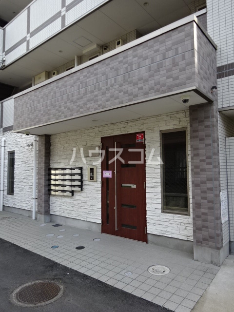 20/23 エントランス