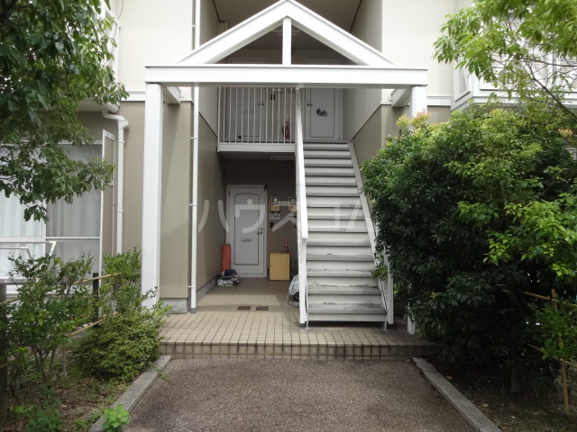 22/23 エントランス