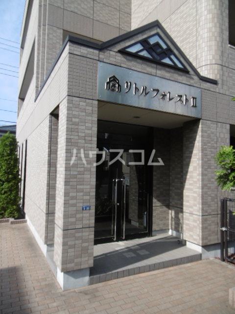 23/28 エントランス