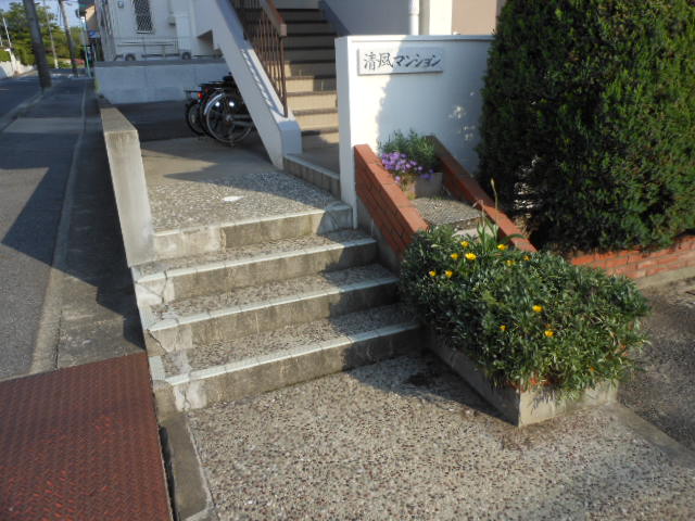 21/30 エントランス