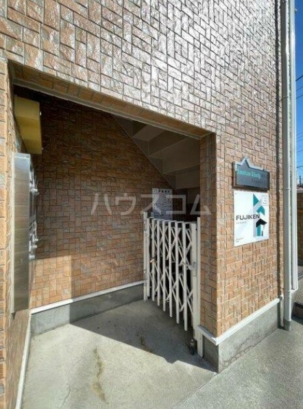 24/30 エントランス