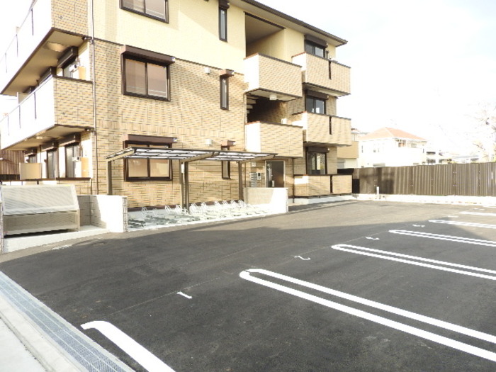 27/30 駐車場