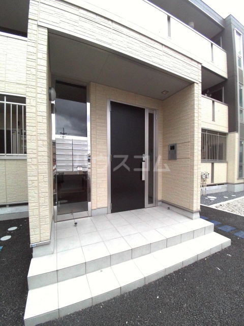 23/30 エントランス