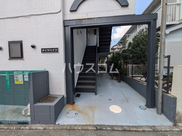 28/30 エントランス