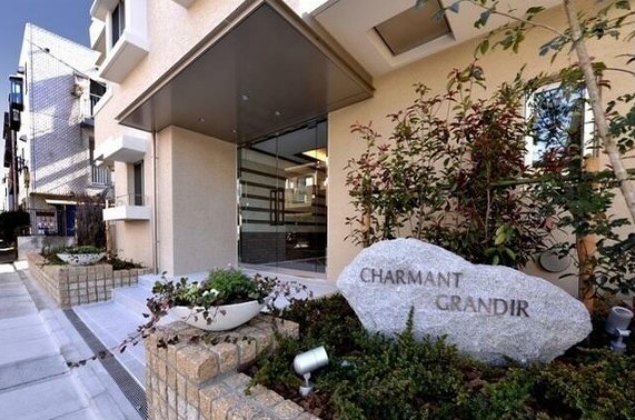 15/23 エントランス