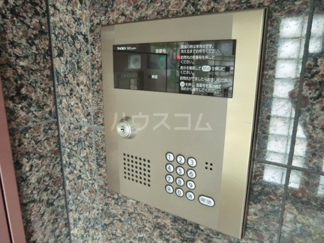 23/29 エントランス