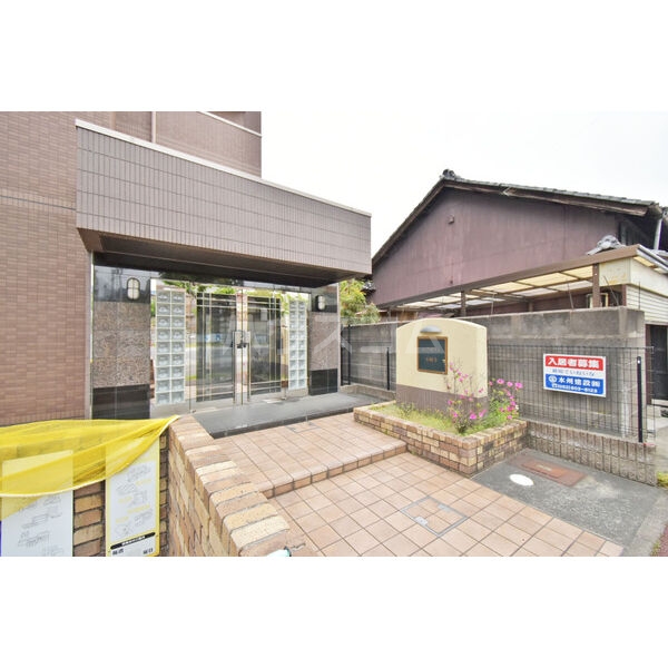 20/27 エントランス