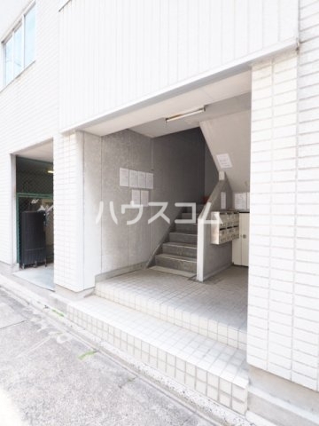 21/30 エントランス
