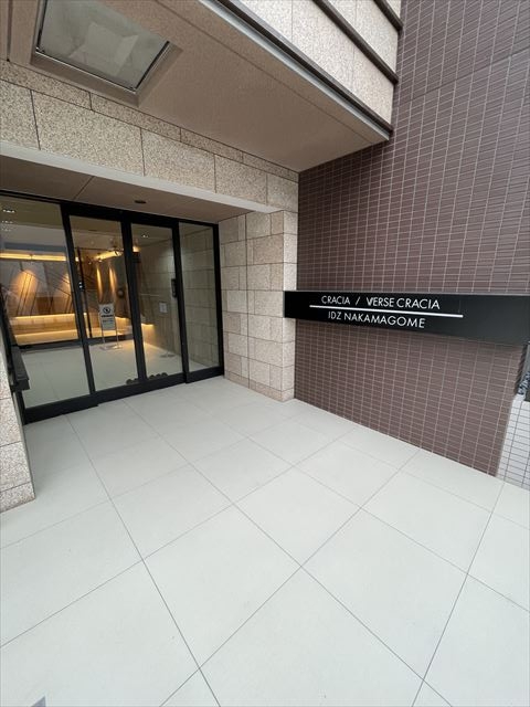 22/25 エントランス