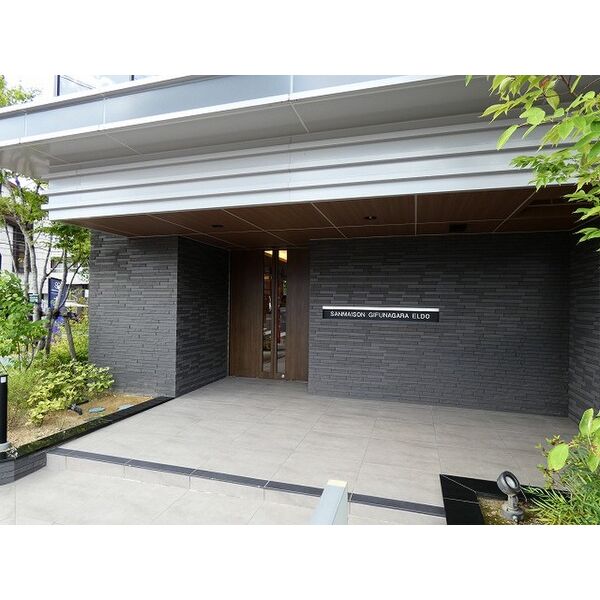 2/5 エントランス