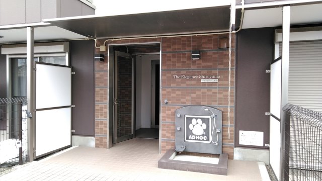 27/30 エントランス