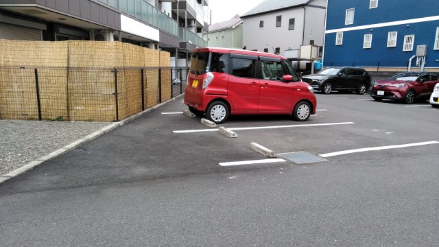 28/30 駐車場