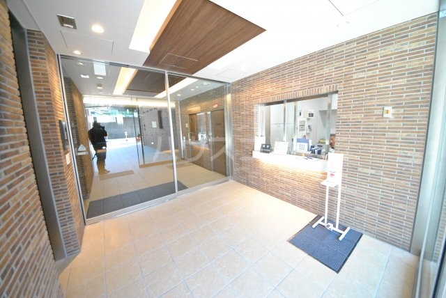 27/30 エントランス