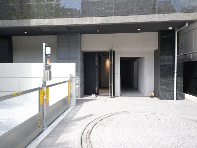 21/30 エントランス