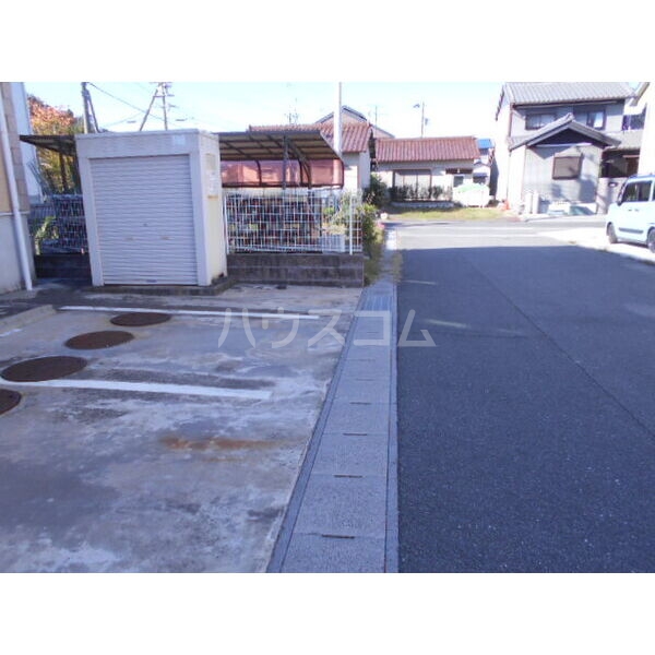 18/28 駐車場