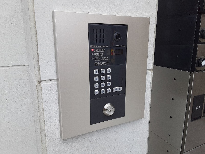 18/27 エントランス