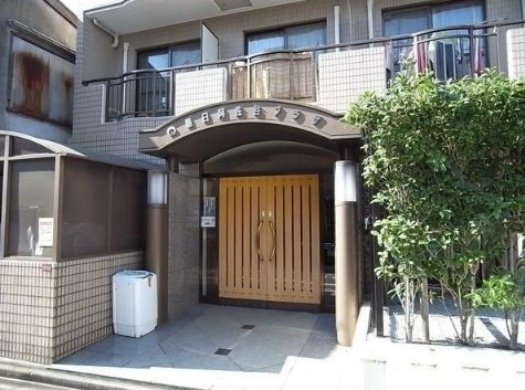16/20 エントランス