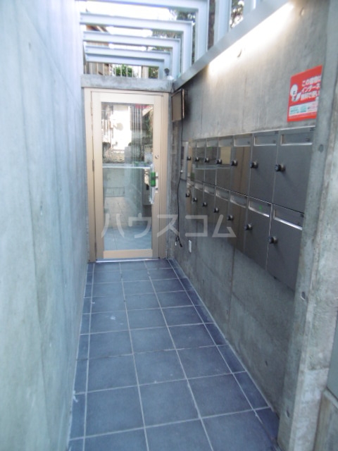 19/23 エントランス