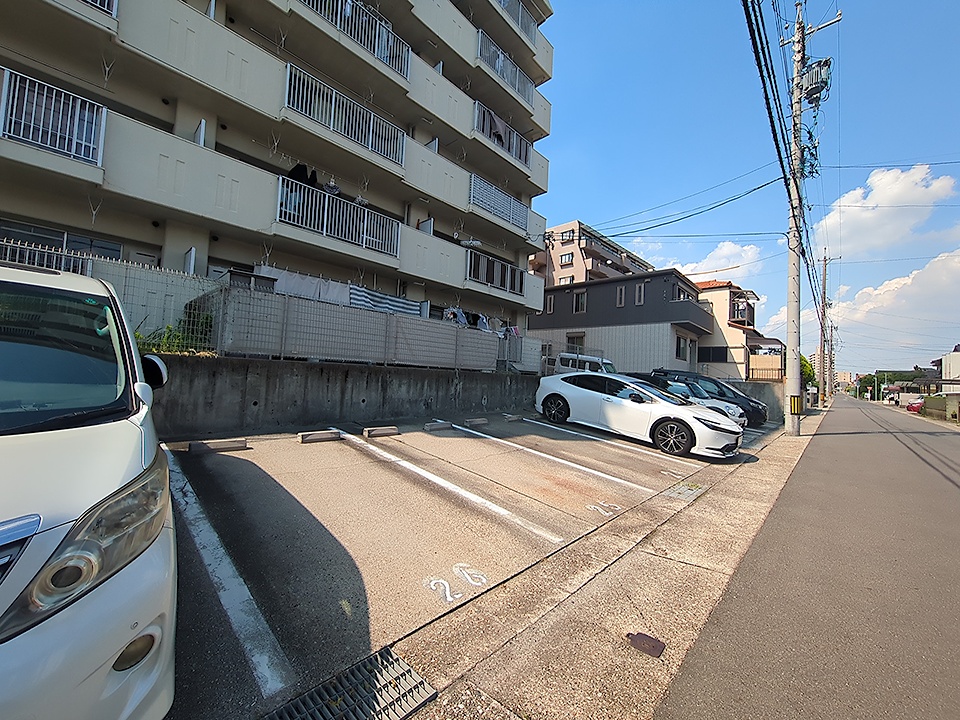 28/30 駐車場