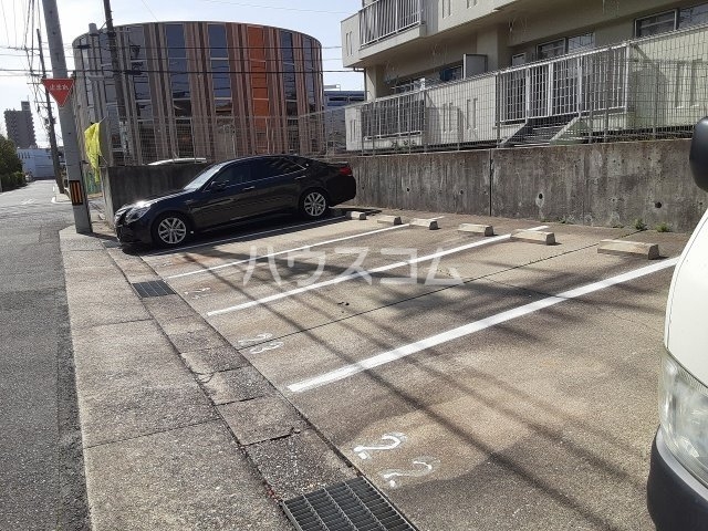 18/26 駐車場